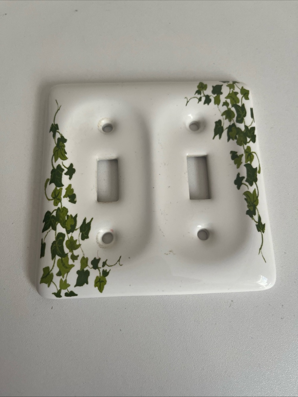 Leviton Green Vine Ivory Ceramic 2 Gang Toggle Switch Standard Wall plate Cover